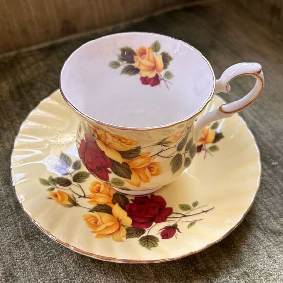 Elizabethan Fine China Teacup & Saucer Yellow w  Colorful Roses & Gold Preloved - Picture 3 of 7